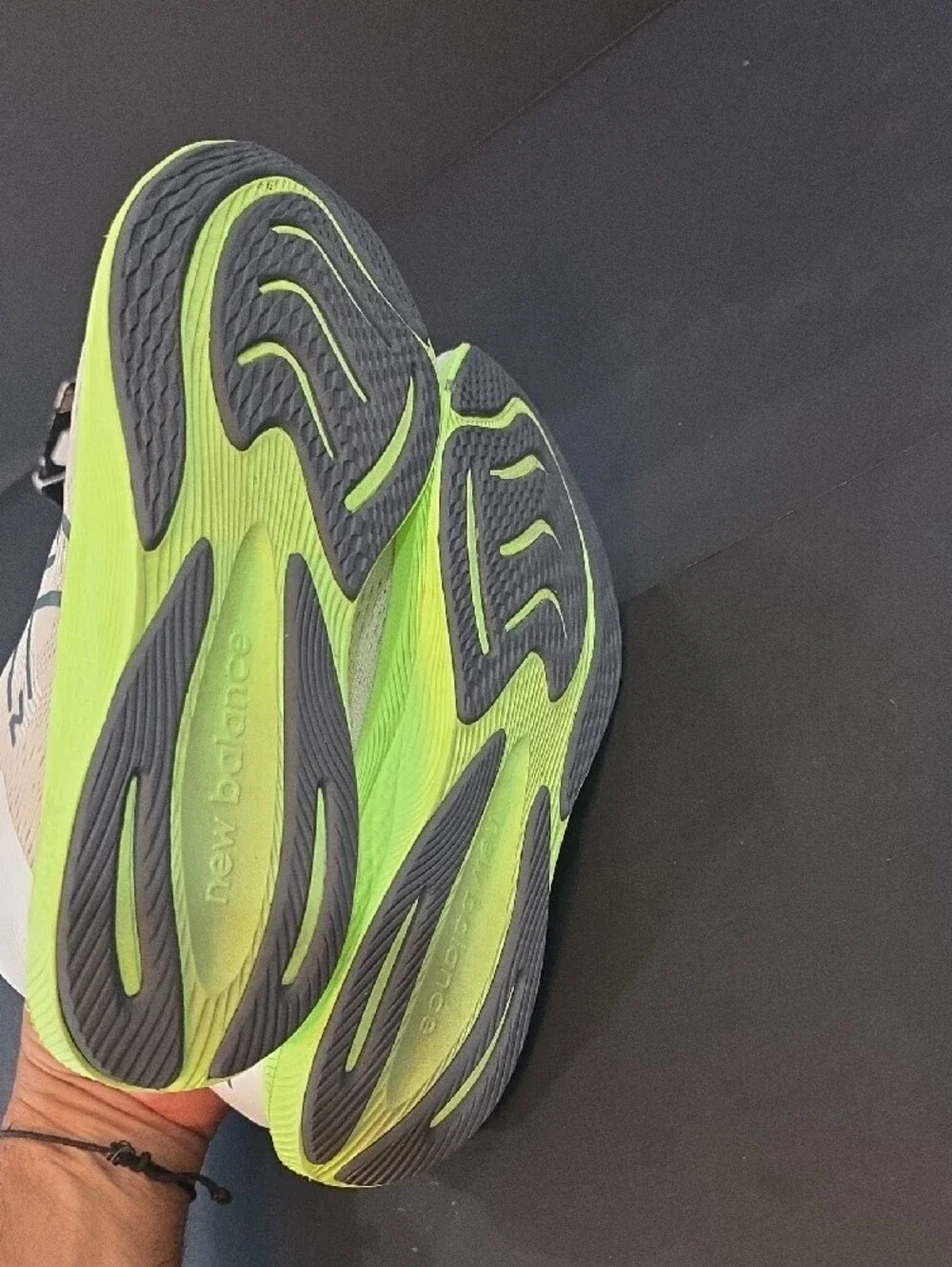 New Balance Dynasoft Women's Beige Mesh Runners Neon Yellow-Green Sole Size 9